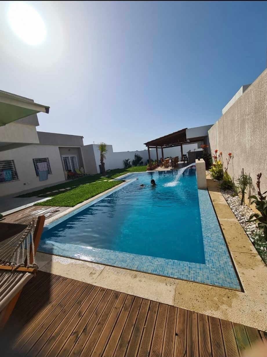 Villa avec une superbe piscine à louer - 1