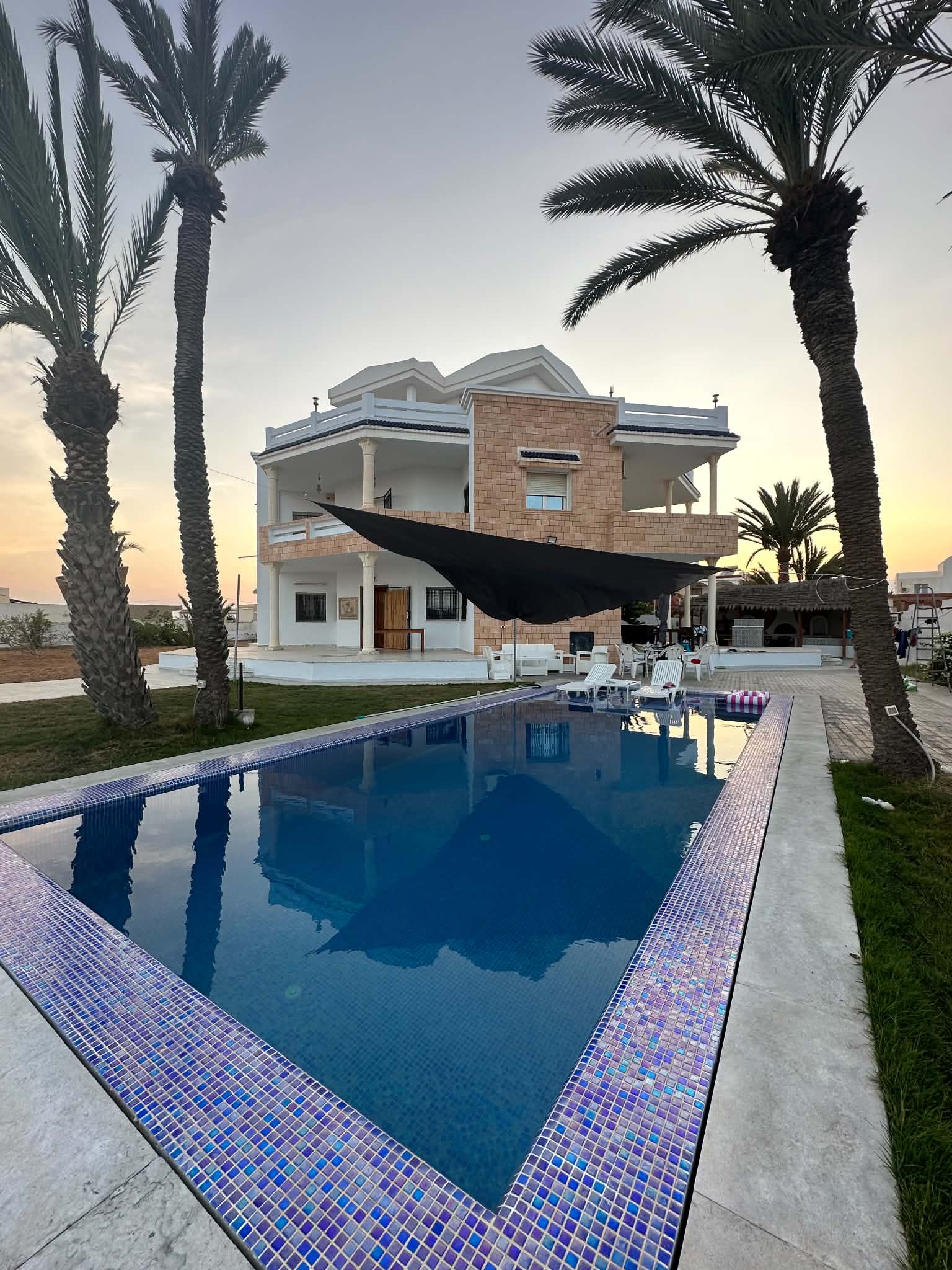 Villa pied dans l’eau avec piscine eau de mer